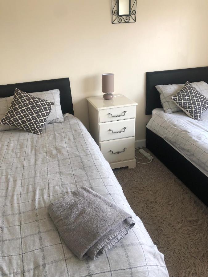 8 Pickering Road Villa Telford Bagian luar foto