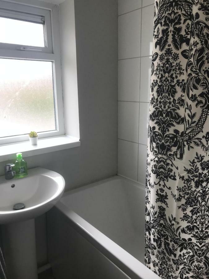 8 Pickering Road Villa Telford Bagian luar foto