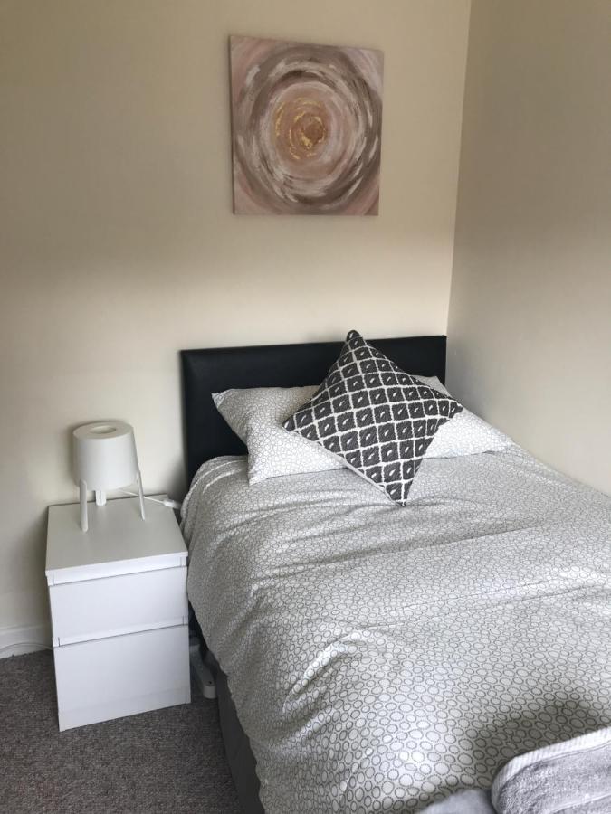 8 Pickering Road Villa Telford Bagian luar foto